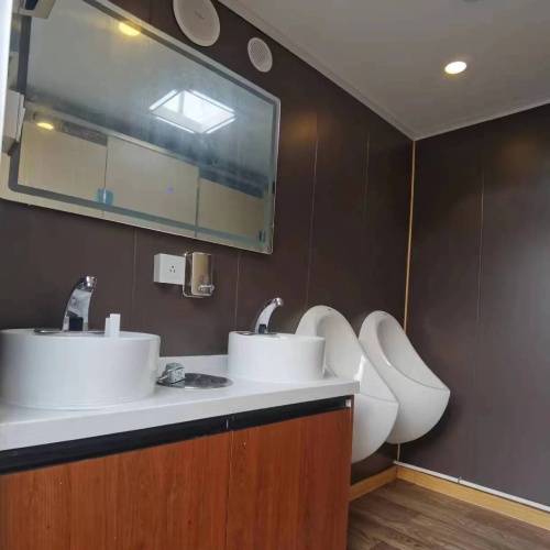 Toilet-Trailer-Design